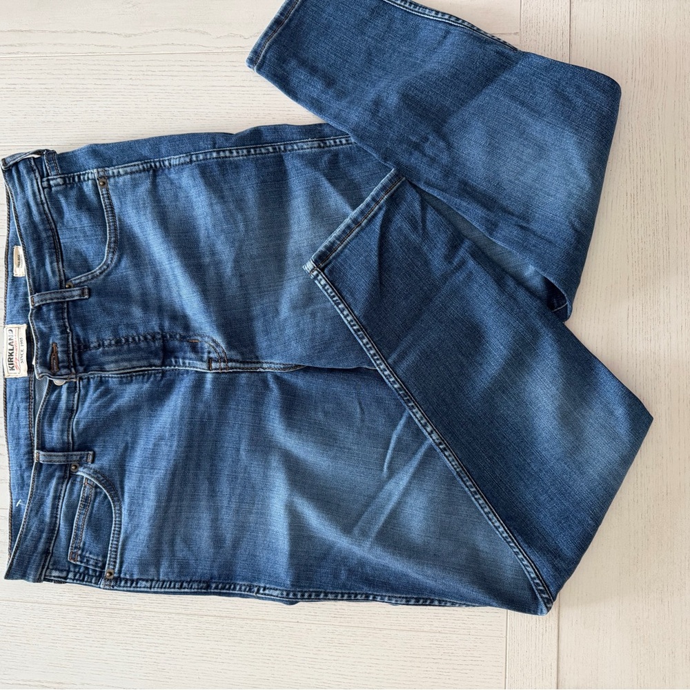 Kirkland Signature Men’s Medium Blue Straight Jeans